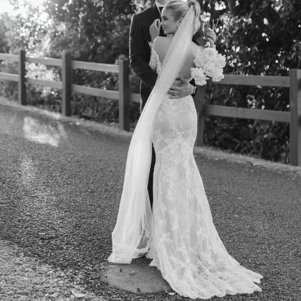 Vintage Boho Lace Mermaid Wedding Dress with V-Neck and Off-The-Shoulder Sleeves