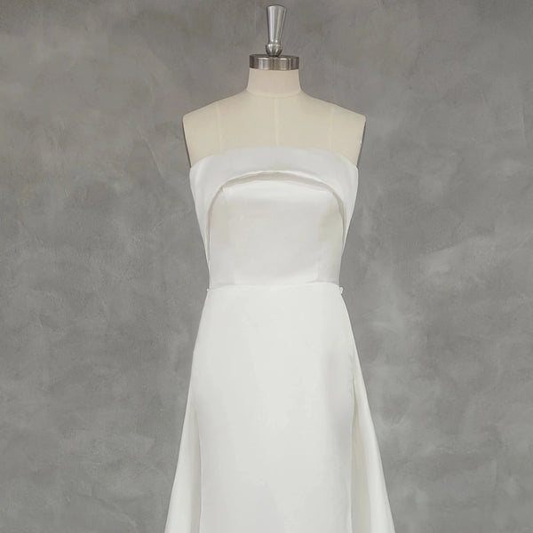 Minimalistic Sheath Bridal Gown with Sleeveless Design & Detachable Court Train