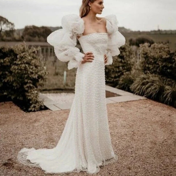 Contemporary Pearl-Studded Tulle Wedding Dress with Puff Sleeves