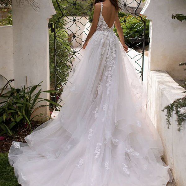 Flowy Bohemian Tulle Wedding Dress with Sweetheart Neckline