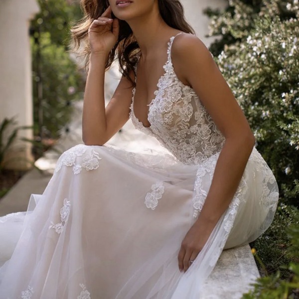 Flowy Bohemian Tulle Wedding Dress with Sweetheart Neckline