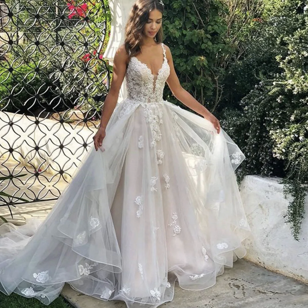 Flowy Bohemian Tulle Wedding Dress with Sweetheart Neckline