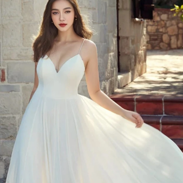 Charming A-Line Chiffon Wedding Dress | Spaghetti Straps V-Neck Bridal Gown with Backless Sweep Train