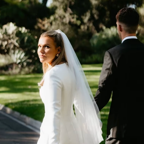 Elegant Minimalist Short Wedding Dress with Long Sleeves and O-Neck in Satin